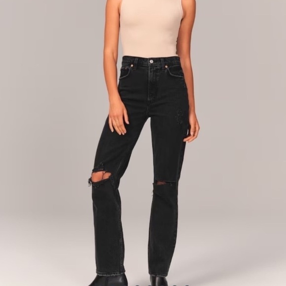 Abercrombie & Fitch Ultra High Rise 90’s Straight Jean - Picture 3 of 10